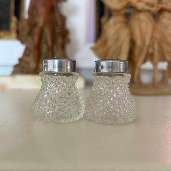 Vintage miniature diamond cut hobnail salt and pepper shakers, thanksgiving - Picture 1 of 4